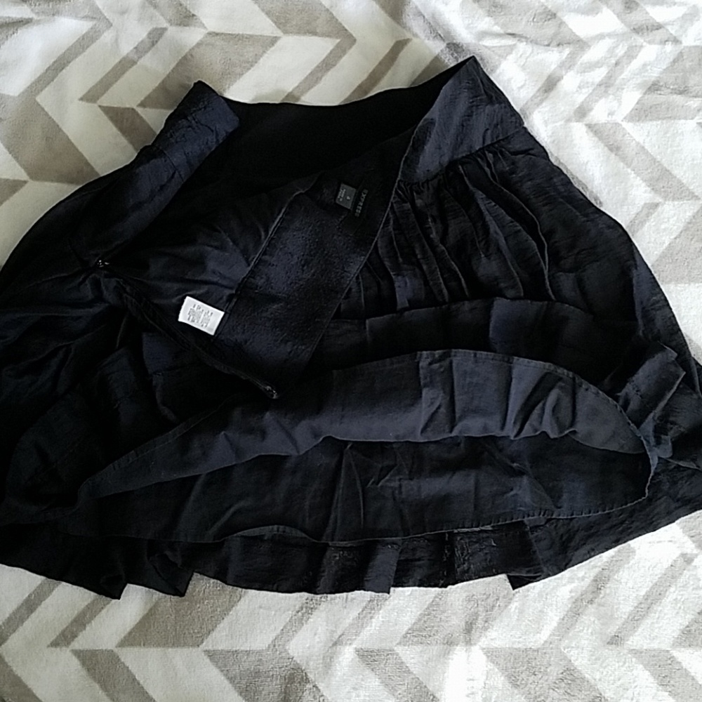 Express Black Lined Skirt Size 4 - Picture 4 of 6